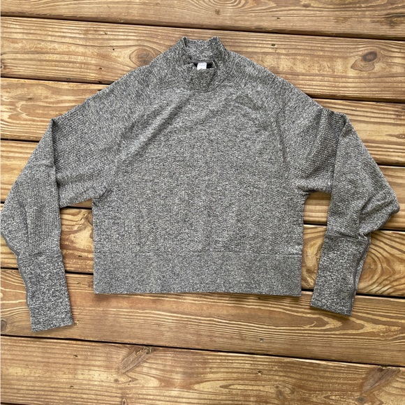 lululemon athletica Tops - Lululemon Long Sleeve Top Size 8 Gray Thumbhole Athletic Running Shirt